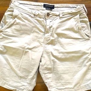 American Eagle Men’s white khakis slim fit